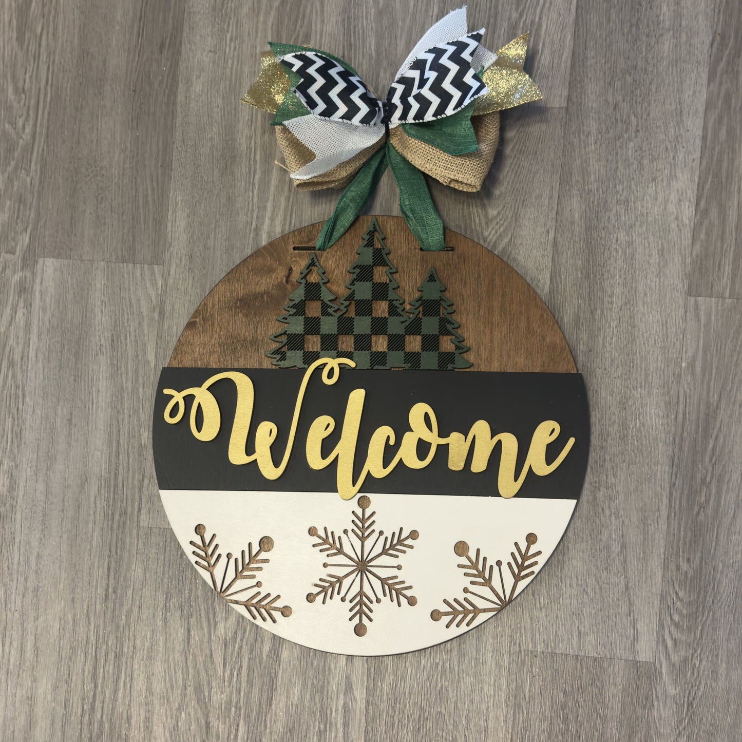 "Welcome" with Checkered Trees Christmas Round Sign